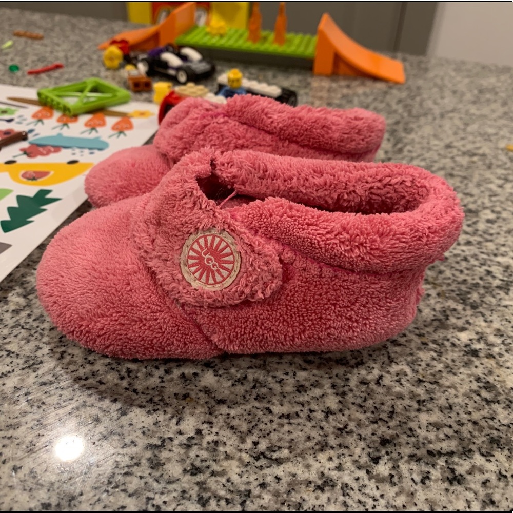 💯Baby girls Ugg Slippers. GUC.